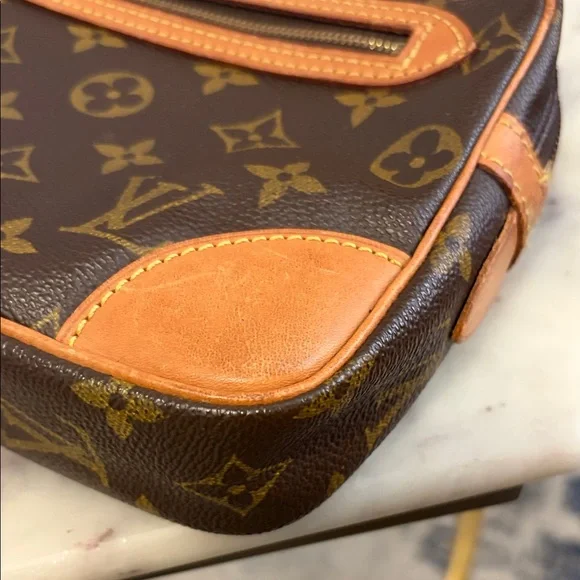 Vintage Louis Vuitton Monogram Marly Dragonne clutch. - Picture 5 of 17